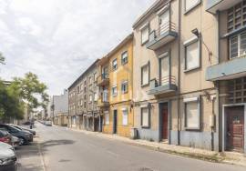 3 bedroom apartment for refurbishment with generous patio 3 bedroom apartment for refurbishment with generous patio