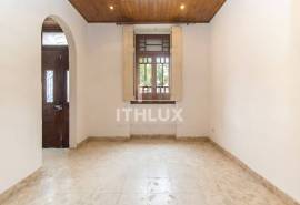 3 bedroom apartment for refurbishment with generous patio 3 bedroom apartment for refurbishment with generous patio