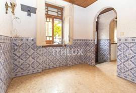 3 bedroom apartment for refurbishment with generous patio 3 bedroom apartment for refurbishment with generous patio