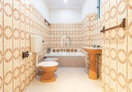 3 bedroom apartment for refurbishment with generous patio 3 bedroom apartment for refurbishment with generous patio