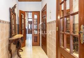 3 bedroom apartment for refurbishment with generous patio 3 bedroom apartment for refurbishment with generous patio
