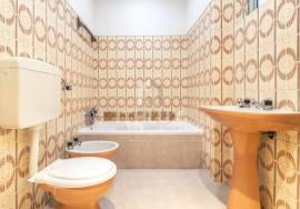 3 bedroom apartment for refurbishment with generous patio 3 bedroom apartment for refurbishment with generous patio