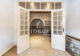 3 bedroom apartment for refurbishment with generous patio 3 bedroom apartment for refurbishment with generous patio
