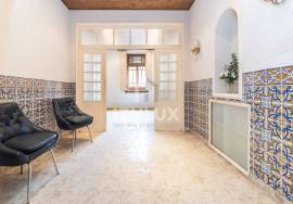 3 bedroom apartment for refurbishment with generous patio 3 bedroom apartment for refurbishment with generous patio
