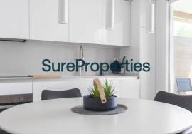 Bright holiday rental apartment with sea views and pool in Torrox Costa.
