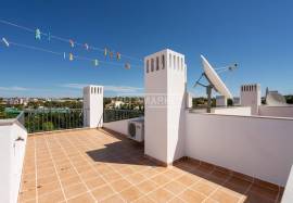Stunning Renovated 3-Bedroom Villa with Rooftop and Pool – Guia, Algarve