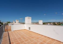 Stunning Renovated 3-Bedroom Villa with Rooftop and Pool – Guia, Algarve