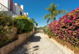 Stunning Renovated 3-Bedroom Villa with Rooftop and Pool – Guia, Algarve