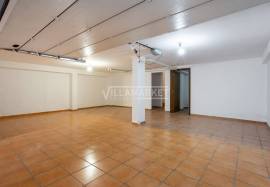 Stunning Renovated 3-Bedroom Villa with Rooftop and Pool – Guia, Algarve