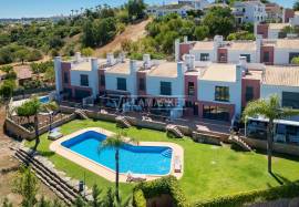 Stunning Renovated 3-Bedroom Villa with Rooftop and Pool – Guia, Algarve