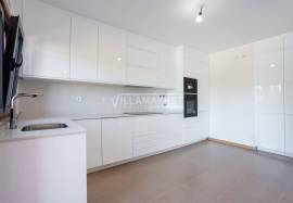 Stunning Renovated 3-Bedroom Villa with Rooftop and Pool – Guia, Algarve