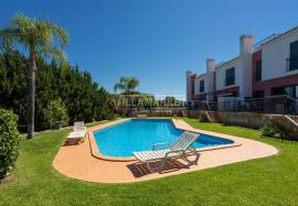 Stunning Renovated 3-Bedroom Villa with Rooftop and Pool – Guia, Algarve