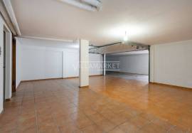 Stunning Renovated 3-Bedroom Villa with Rooftop and Pool – Guia, Algarve