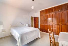 4 bedroom villa, detached, single storey & with garage - near Loulé town centre 4 bedroom villa, detached, single storey & with garage - near Loulé town centre