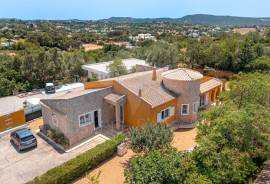 4 bedroom villa, detached, single storey & with garage - near Loulé town centre 4 bedroom villa, detached, single storey & with garage - near Loulé town centre