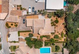 4 bedroom villa, detached, single storey & with garage - near Loulé town centre 4 bedroom villa, detached, single storey & with garage - near Loulé town centre