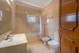 4 bedroom villa, detached, single storey & with garage - near Loulé town centre 4 bedroom villa, detached, single storey & with garage - near Loulé town centre