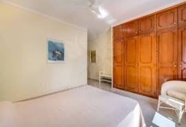 4 bedroom villa, detached, single storey & with garage - near Loulé town centre 4 bedroom villa, detached, single storey & with garage - near Loulé town centre