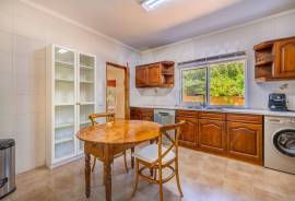 4 bedroom villa, detached, single storey & with garage - near Loulé town centre 4 bedroom villa, detached, single storey & with garage - near Loulé town centre