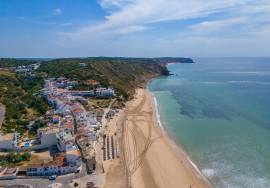 Renovated, Ground Floor T2 Apartment with Sea Views & Large Private Terrace Renovated, Ground Floor T2 Apartment with Sea Views & Large Private Terrace