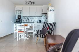Renovated, Ground Floor T2 Apartment with Sea Views & Large Private Terrace Renovated, Ground Floor T2 Apartment with Sea Views & Large Private Terrace