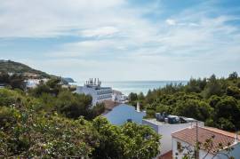 Renovated, Ground Floor T2 Apartment with Sea Views & Large Private Terrace Renovated, Ground Floor T2 Apartment with Sea Views & Large Private Terrace