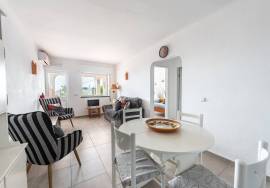 Renovated, Ground Floor T2 Apartment with Sea Views & Large Private Terrace Renovated, Ground Floor T2 Apartment with Sea Views & Large Private Terrace
