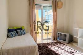 Spacious 3 Bedroom Apartment in the Heart of Loulé with storage.