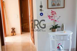Spacious 3 Bedroom Apartment in the Heart of Loulé with storage.