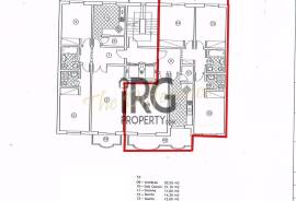 Spacious 3 Bedroom Apartment in the Heart of Loulé with storage.
