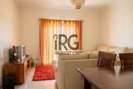 Spacious 3 Bedroom Apartment in the Heart of Loulé with storage.