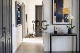 Spacious 3 Bedroom Apartment in the Heart of Loulé with storage.