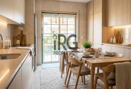 Spacious 3 Bedroom Apartment in the Heart of Loulé with storage.