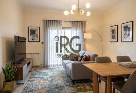 Spacious 3 Bedroom Apartment in the Heart of Loulé with storage.