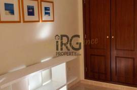 Spacious 3 Bedroom Apartment in the Heart of Loulé with storage.