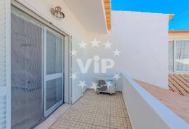 ALBUFEIRA – 4 BEDROOM VILLA – PRIVATE GARDEN – SWIMMING POOL – GARAGE