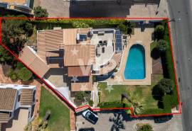 ALBUFEIRA – 4 BEDROOM VILLA – PRIVATE GARDEN – SWIMMING POOL – GARAGE