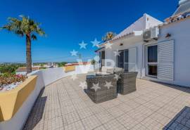 ALBUFEIRA – 4 BEDROOM VILLA – PRIVATE GARDEN – SWIMMING POOL – GARAGE