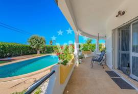 ALBUFEIRA – 4 BEDROOM VILLA – PRIVATE GARDEN – SWIMMING POOL – GARAGE