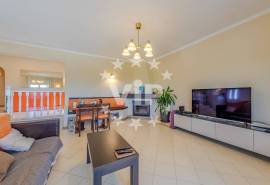 ALBUFEIRA – 4 BEDROOM VILLA – PRIVATE GARDEN – SWIMMING POOL – GARAGE