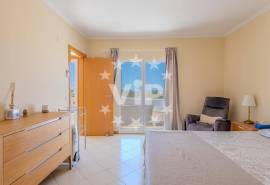 ALBUFEIRA – 4 BEDROOM VILLA – PRIVATE GARDEN – SWIMMING POOL – GARAGE