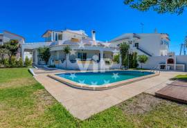 ALBUFEIRA – 4 BEDROOM VILLA – PRIVATE GARDEN – SWIMMING POOL – GARAGE
