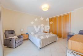 ALBUFEIRA – 4 BEDROOM VILLA – PRIVATE GARDEN – SWIMMING POOL – GARAGE