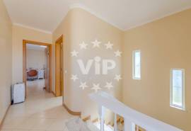 ALBUFEIRA – 4 BEDROOM VILLA – PRIVATE GARDEN – SWIMMING POOL – GARAGE