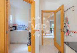 ALBUFEIRA – 4 BEDROOM VILLA – PRIVATE GARDEN – SWIMMING POOL – GARAGE