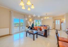 ALBUFEIRA – 4 BEDROOM VILLA – PRIVATE GARDEN – SWIMMING POOL – GARAGE