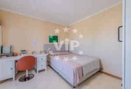 ALBUFEIRA – 4 BEDROOM VILLA – PRIVATE GARDEN – SWIMMING POOL – GARAGE