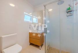 ALBUFEIRA – 4 BEDROOM VILLA – PRIVATE GARDEN – SWIMMING POOL – GARAGE