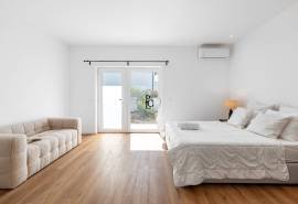 Fully Renovated Residential Investment Building for Sale in Barreira, Leiria | 17 Apartments | 7% Yield Fully Renovated Residential Investment Building for Sale in Barreira, Leiria | 17 Apartments | 7% Yield