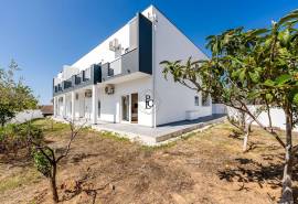Fully Renovated Residential Investment Building for Sale in Barreira, Leiria | 17 Apartments | 7% Yield Fully Renovated Residential Investment Building for Sale in Barreira, Leiria | 17 Apartments | 7% Yield